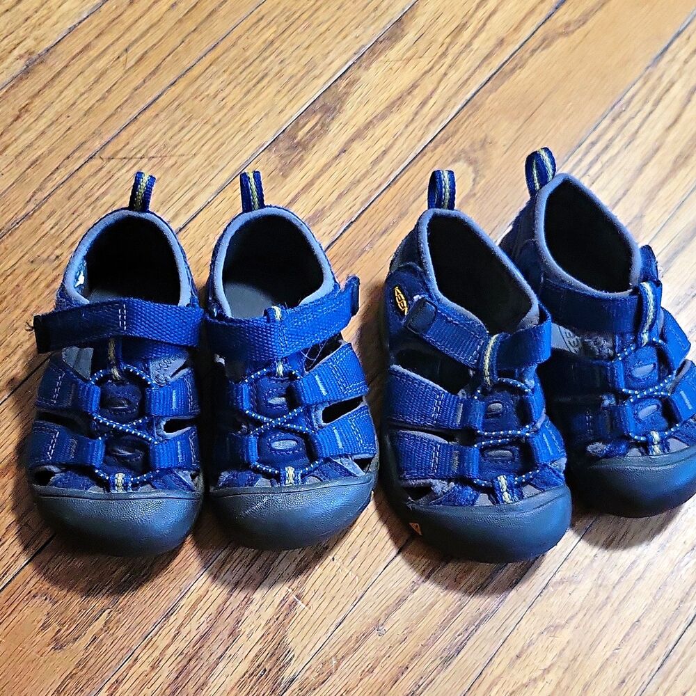 lot of 2 KEEN Kids hike outdoor size 5 and 6 Sandals Blue/Yellow
